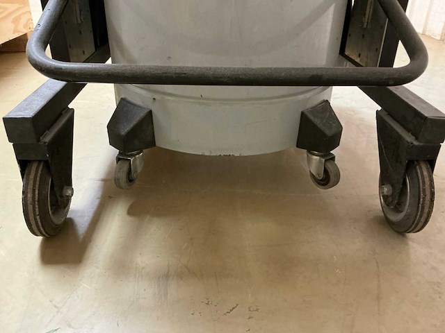 2009 nilfisk cfm 137/100 industriële stofzuiger - afbeelding 2 van  13