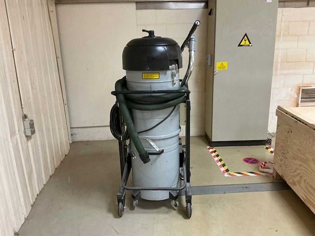 2009 nilfisk cfm 137/100 industriële stofzuiger - afbeelding 8 van  13