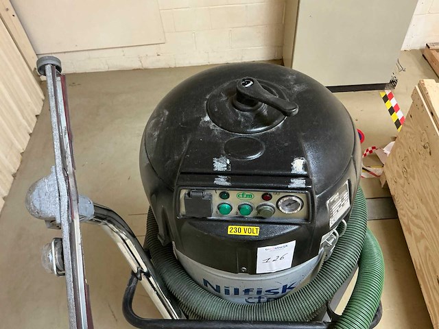 2009 nilfisk cfm 137/100 industriële stofzuiger - afbeelding 10 van  13