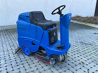 2009 nilfisk scrubber dryer scrubtec 361/366/371 zelfrijdende veegmachine - afbeelding 1 van  11