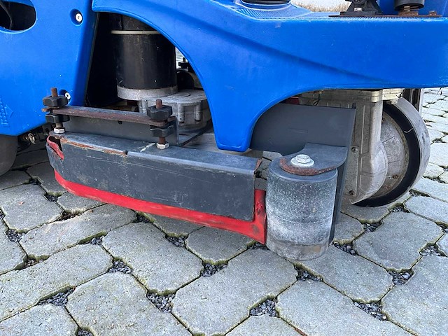 2009 nilfisk scrubber dryer scrubtec 361/366/371 zelfrijdende veegmachine - afbeelding 11 van  11