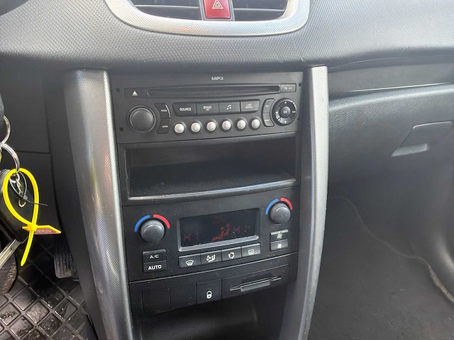 2009 peugeot 207 personenauto - afbeelding 11 van  16