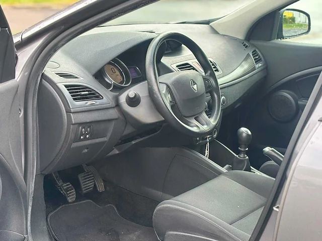 2009 renault mégane iii auto 1,5 dci 106 pk – diesel – euro 4 – belgische documenten - afbeelding 11 van  16
