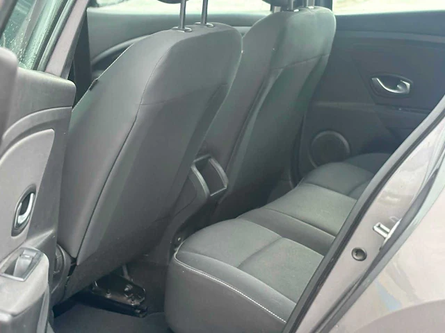 2009 renault mégane iii auto 1,5 dci 106 pk – diesel – euro 4 – belgische documenten - afbeelding 13 van  16