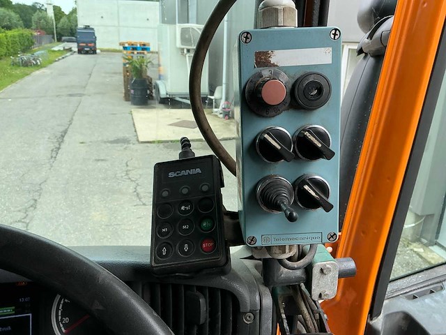 2009 scania p340 veegwagen - afbeelding 14 van  33