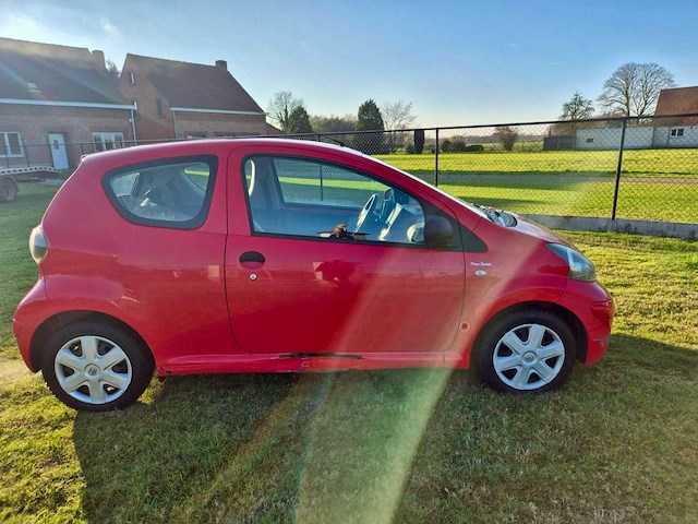 2009 toyota aygo personenauto - afbeelding 13 van  18