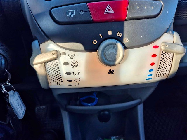 2009 toyota aygo personenauto - afbeelding 3 van  18