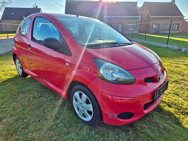 2009 toyota aygo personenauto - afbeelding 12 van  18