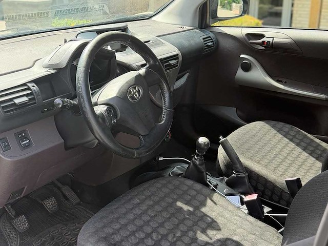 2009 toyota iq - personenauto - afbeelding 8 van  26