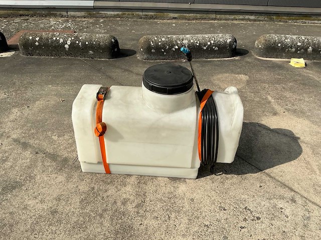 2009 vert service spuit met elektromotor - afbeelding 1 van  3