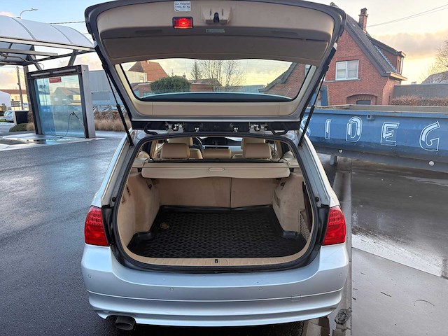 2010 bmw 318d stationwagen - afbeelding 34 van  37