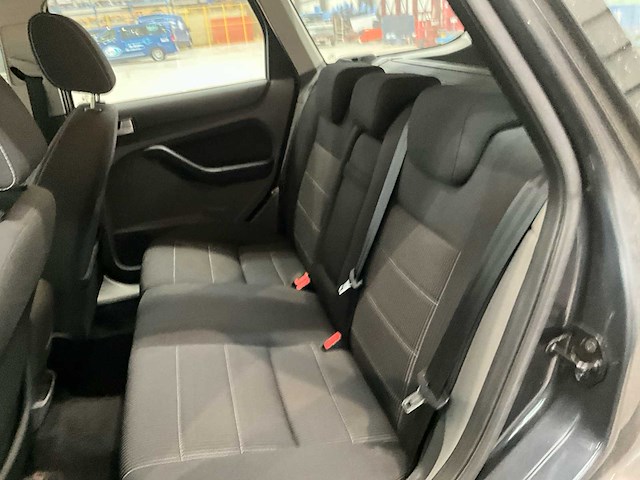 2010 ford focus personenauto - afbeelding 2 van  26