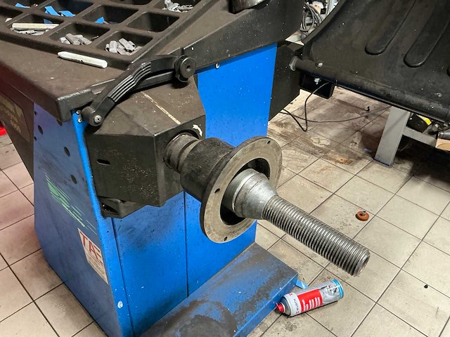 2010 hofmann geodyna 4900 banden balanceerapparaat - afbeelding 2 van  7