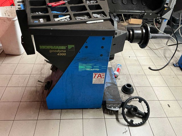 2010 hofmann geodyna 4900 banden balanceerapparaat - afbeelding 3 van  7