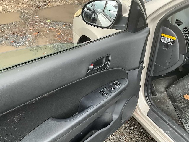 2010 hyundai i30 personenauto - afbeelding 4 van  18