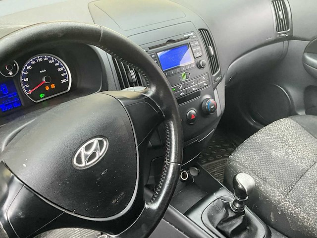 2010 hyundai i30 personenauto - afbeelding 6 van  18