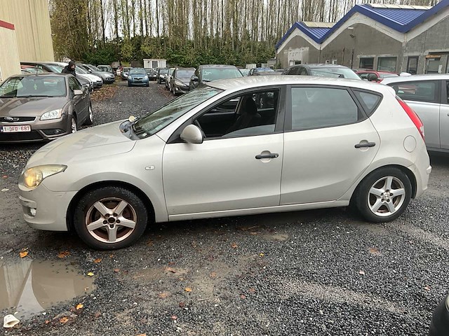 2010 hyundai i30 personenauto - afbeelding 11 van  18