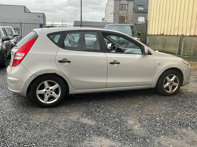 2010 hyundai i30 personenauto - afbeelding 14 van  18