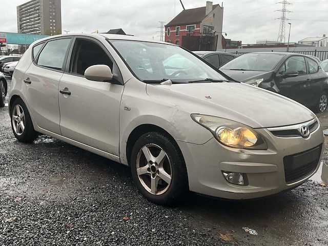 2010 hyundai i30 personenauto - afbeelding 15 van  18