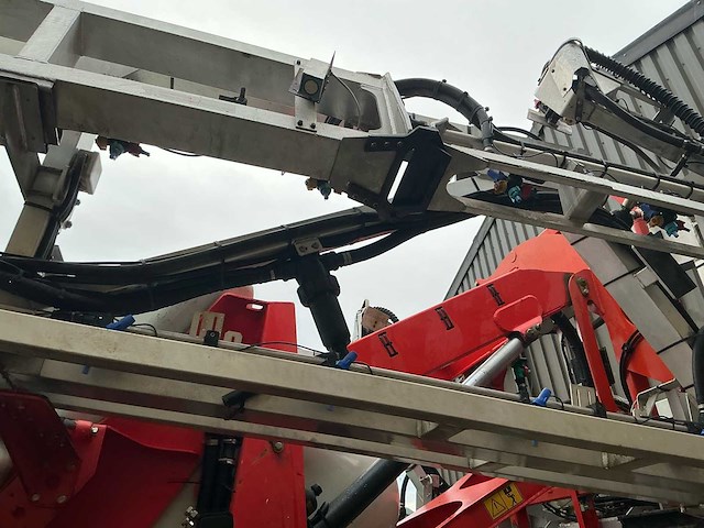 2010 kuhn oceanis 7700 veldspuit - afbeelding 7 van  91