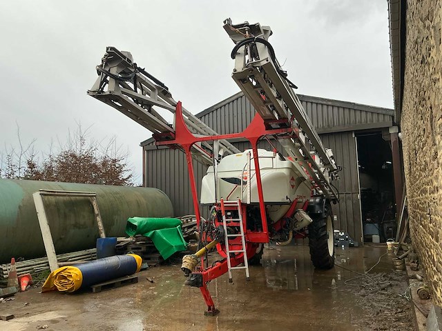 2010 kuhn oceanis 7700 veldspuit - afbeelding 1 van  91