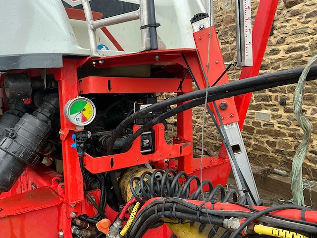 2010 kuhn oceanis 7700 veldspuit - afbeelding 24 van  91