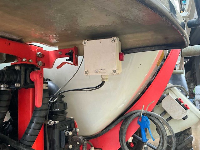 2010 kuhn oceanis 7700 veldspuit - afbeelding 40 van  91