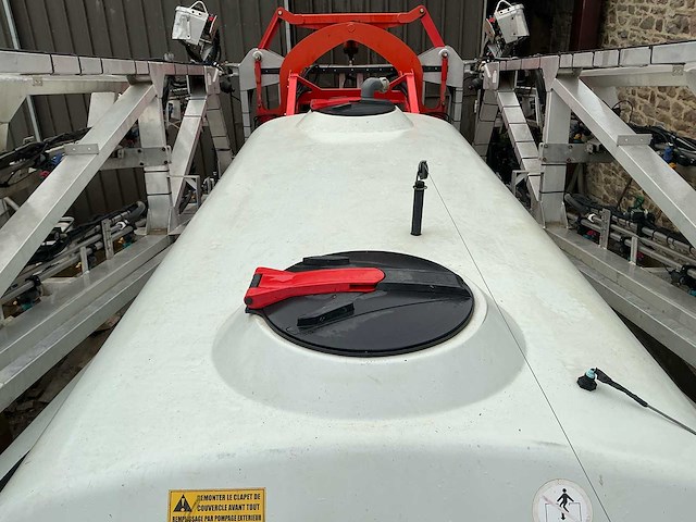 2010 kuhn oceanis 7700 veldspuit - afbeelding 43 van  91