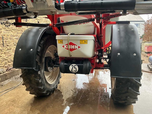 2010 kuhn oceanis 7700 veldspuit - afbeelding 57 van  91