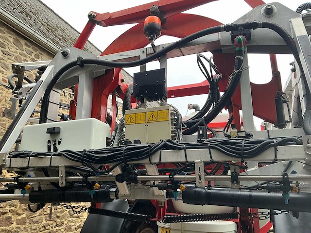 2010 kuhn oceanis 7700 veldspuit - afbeelding 58 van  91