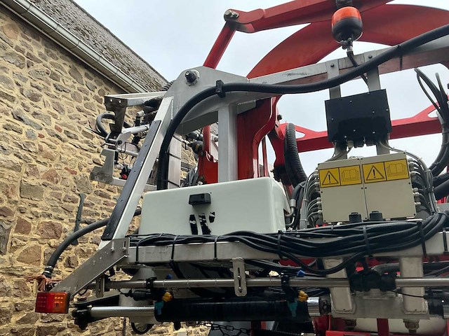 2010 kuhn oceanis 7700 veldspuit - afbeelding 60 van  91