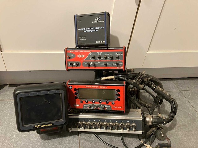 2010 kuhn oceanis 7700 veldspuit - afbeelding 77 van  91