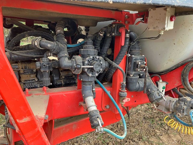 2010 kuhn oceanis 7700 veldspuit - afbeelding 83 van  91