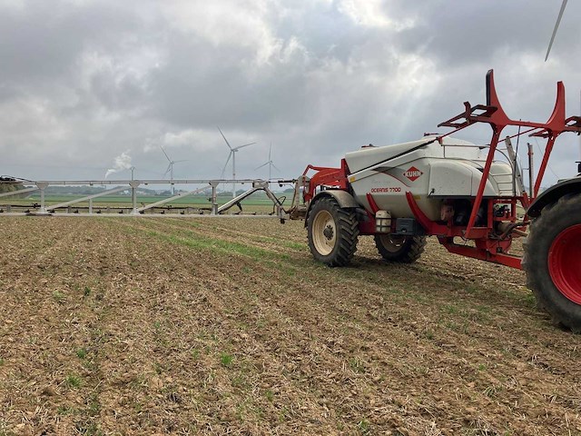 2010 kuhn oceanis 7700 veldspuit - afbeelding 88 van  91