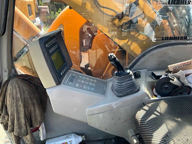 2010 liebherr r924 compact litronic rupsgraafmachine - afbeelding 13 van  44