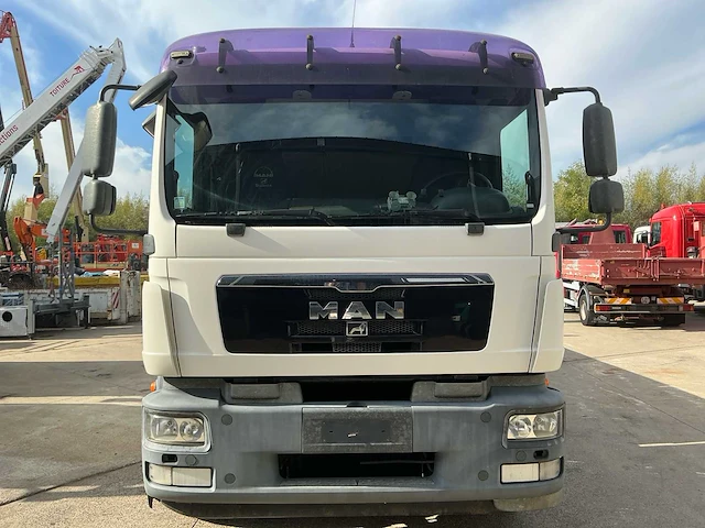 2010 man tgm 18.290 4x2 vrachtwagen met open laadbak en hydraulische oprijplanken - afbeelding 40 van  42