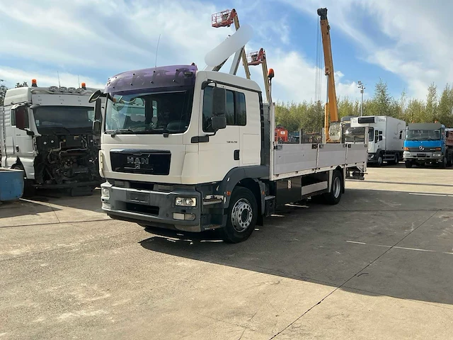 2010 man tgm 18.290 4x2 vrachtwagen met open laadbak en hydraulische oprijplanken - afbeelding 29 van  42