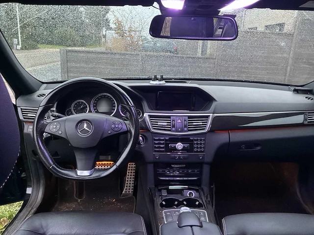 2010 mercedes-benz e 550 personenauto - afbeelding 18 van  35