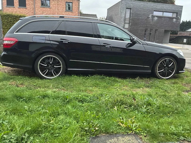 2010 mercedes-benz e 550 personenauto - afbeelding 32 van  35