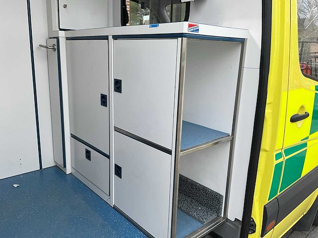 2010 mercedes-benz sprinter 316 cdi ambulance - afbeelding 6 van  23
