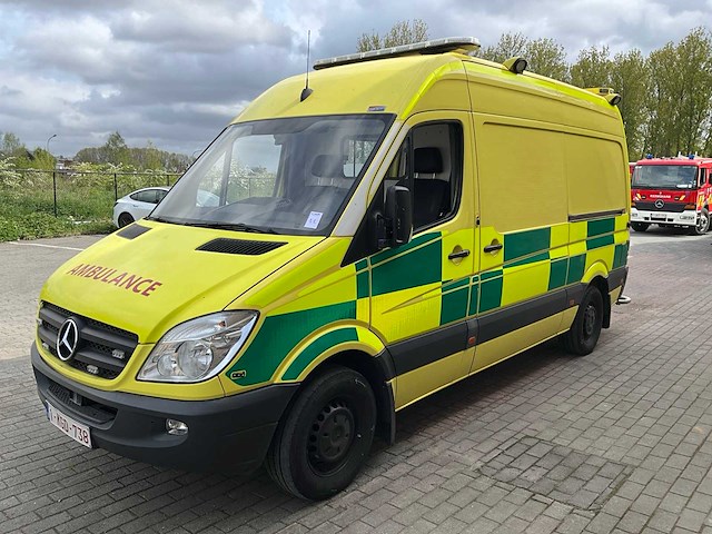2010 mercedes-benz sprinter 316 cdi ambulance - afbeelding 1 van  23