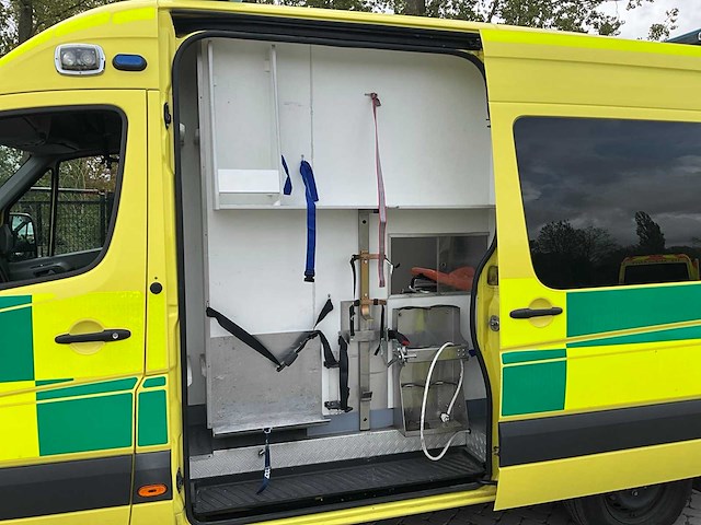 2010 mercedes-benz sprinter ambulance - afbeelding 11 van  22