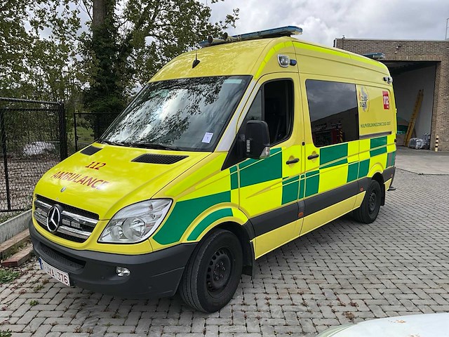 2010 mercedes-benz sprinter ambulance - afbeelding 1 van  22