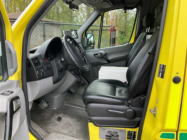 2010 mercedes-benz sprinter ambulance - afbeelding 21 van  22
