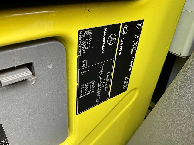 2010 mercedes-benz sprinter ambulance - afbeelding 2 van  21