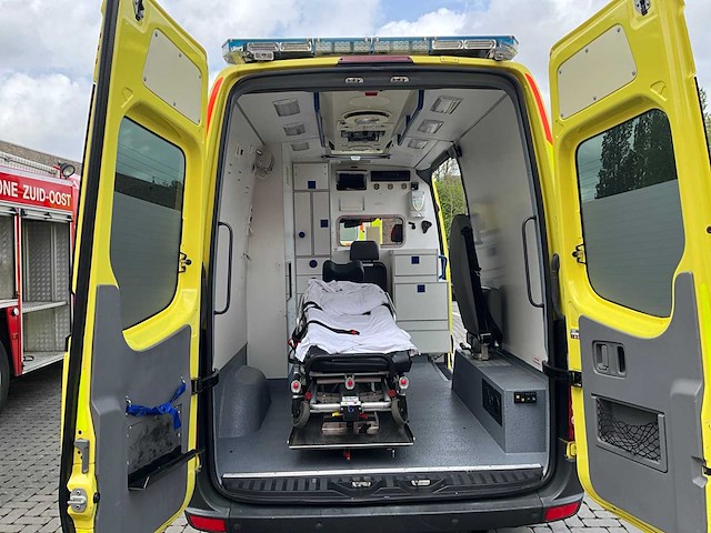 2010 mercedes-benz sprinter ambulance - afbeelding 7 van  21