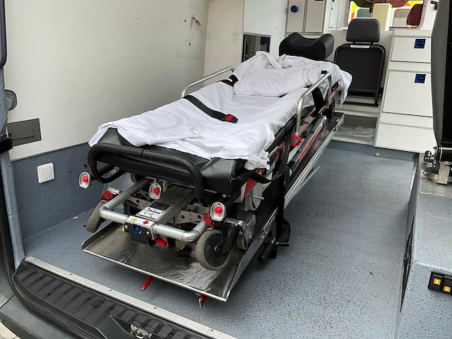 2010 mercedes-benz sprinter ambulance - afbeelding 8 van  21