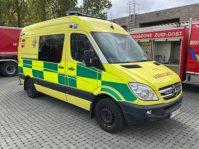 2010 mercedes-benz sprinter ambulance - afbeelding 15 van  21