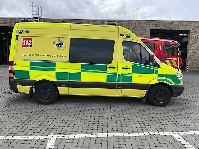 2010 mercedes-benz sprinter ambulance - afbeelding 16 van  21