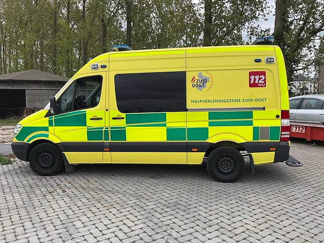 2010 mercedes-benz sprinter ambulance - afbeelding 9 van  11